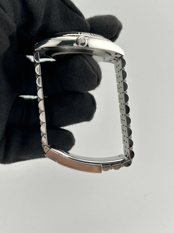 Rolex Datejust 41 Blue Roman Numerals Dial on Jubilee D Link Bracelet Ref. 126334 Card 2024 view 6