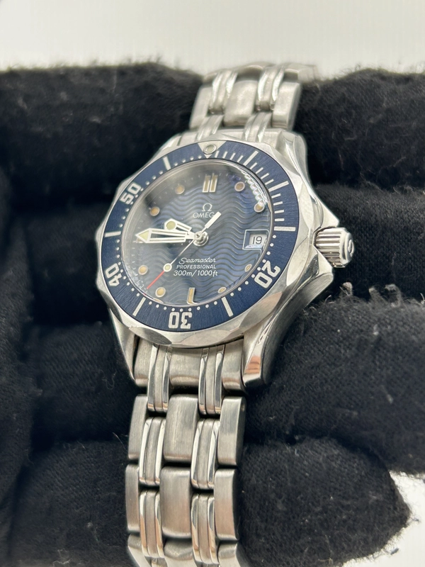 Omega Seamaster Blue Dial on Stainless Steel Bracelet Ref. 2583.80.00 view 3