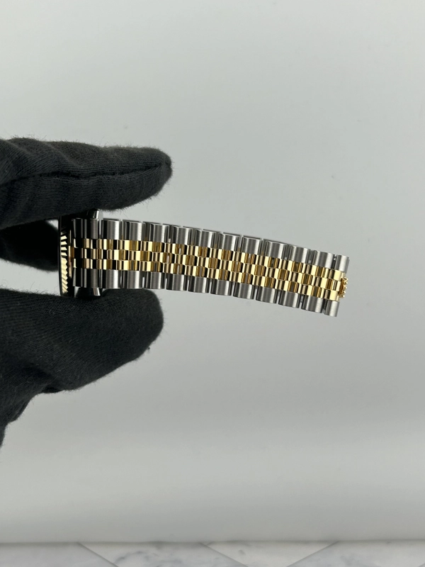 Rolex Datejust Champagne Index Dial on D Link Jubilee Bracelet Ref. 278273 Complete 2026 view 5