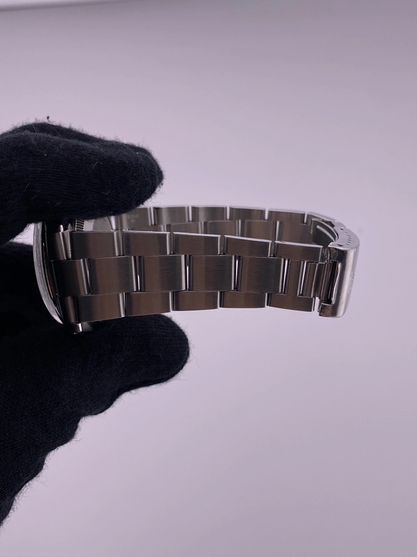 Rolex Oyster Perpetual Date Silver Stick Dial on Oyster Steel Bracelet Ref. 1500 1966 view 5