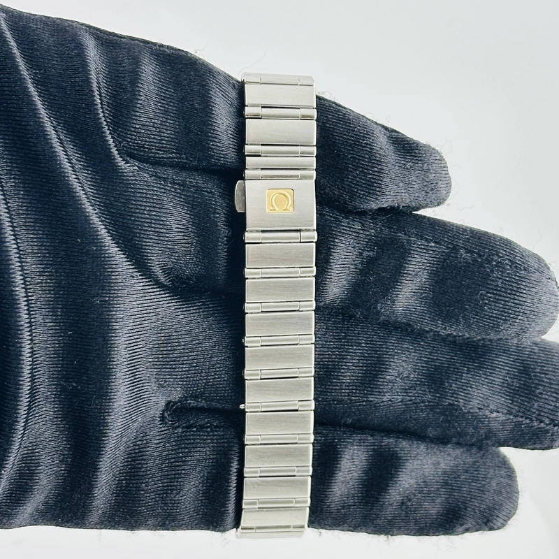 Omega Constellation Salmon Pink Dial on Stainless Steel Bracelet Ref. 1561.61.00 Card 2001 view 4