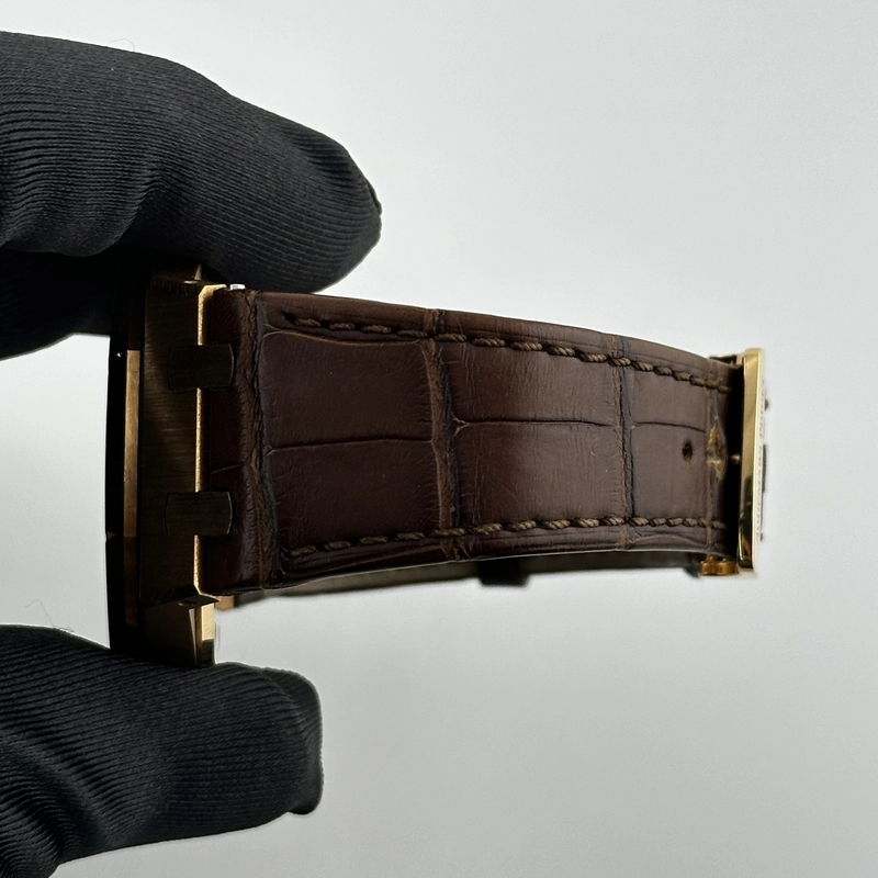 Audemars Piguet Royal Oak Selfwinding White Dial on Leather Strap Ref. 15400OR.OO.D088CR.01 Card 2019 view 6