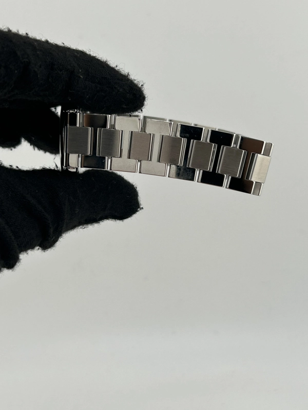 Cartier Ronde Solo SM Silver Roman Numerals Dial on Stainless Steel Bracelet Ref. W6701004 Papers 2015 view 5