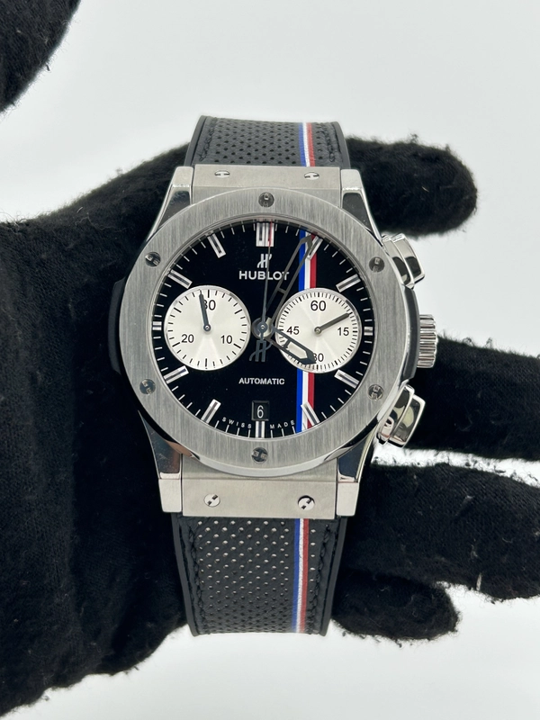 Hublot Classic Fusion Black Dial on Rubber Fold Clasp Ref. 521.NX.1472.VR.TRA14 Complete 2014 view 2