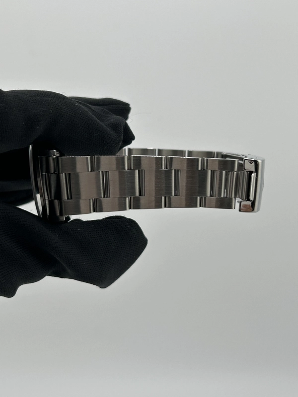 Rolex Oyster Perpetual 31 Black Dial on Stainless Steel Bracelet Ref. 77080 2006 view 5