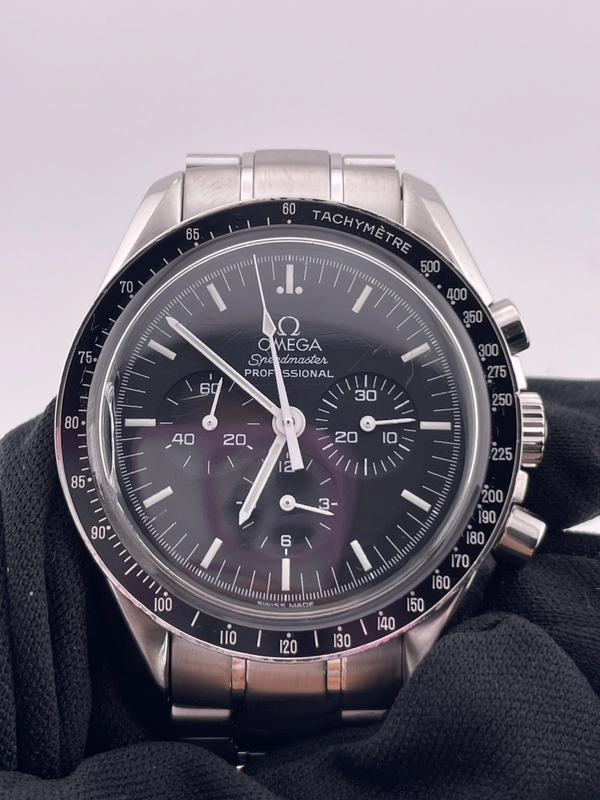 Omega Speedmaster Professional Moonwatch Black Dial on Stainless Steel Ref. 3570.5 view 3