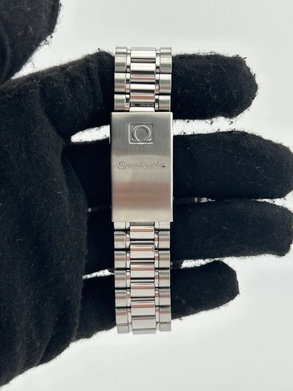 Omega Speedmaster Reduced Black Dial on Stainless Steel Bracelet Ref. 3510.50 view 4
