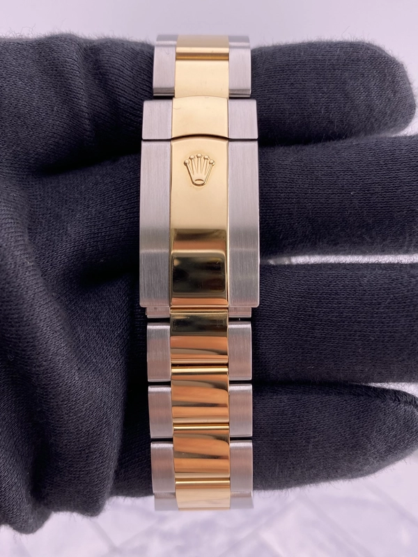 Rolex SkyDweller Black Dial on Oyster Ref. 326933 Card 2023 view 4