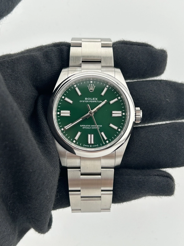 Rolex Oyster Perpetual 41 Green Dial on Oyster Ref. 134300 Card 2026 view 2