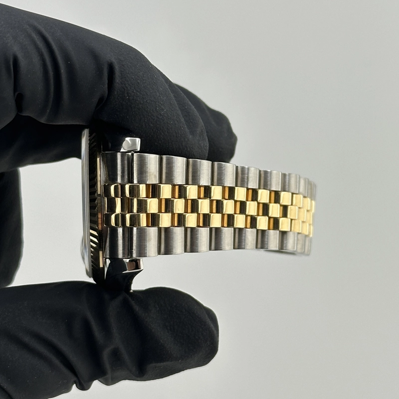 Rolex Datejust White Roman Dial on 2 Tone Jubilee D Link Bracelet Ref. 116233 Card 2010 view 6