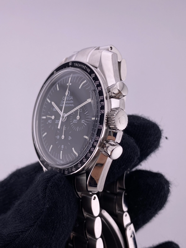 Omega Speedmaster Hesalite Black Dial on Stainless Steel Ref. 3572.5 view 3
