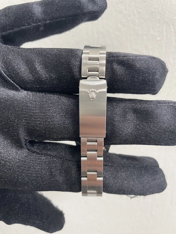 Rolex Oyster Perpetual Silver Dial on Oyster Ref. 76030 Papers 2000 view 3