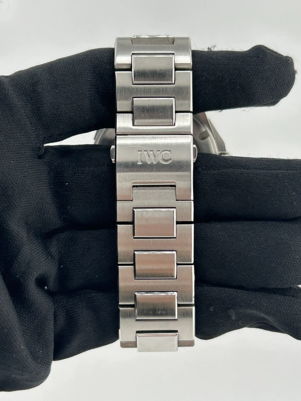 Iwc Ingenieur Silver Dial on Stainless Steel Bracelet Ref. IW323904 Complete 2013 view 4
