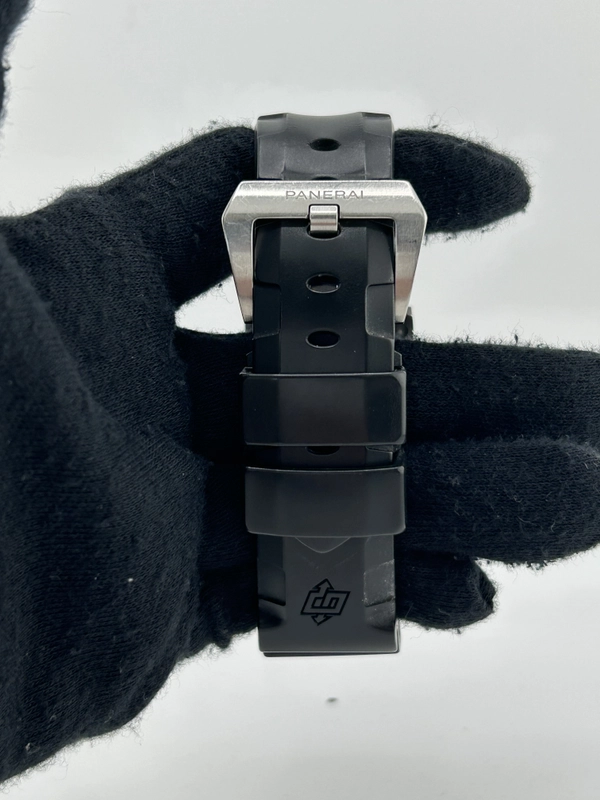 Panerai Luminor Submersible 3 Days Black Dial on Black Rubber Strap Ref. PAM00683 Complete 2019 view 4