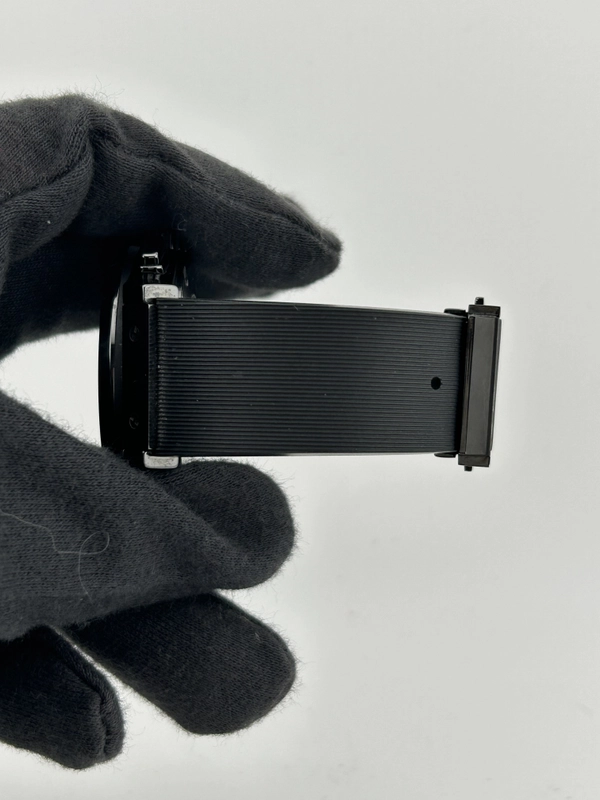 Hublot Classic Fusion Chronograph Black Carbon Effect Dial on Black Rubber Band Ref. 541.CM.1171.RX Complete 2019 view 5