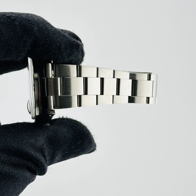 Rolex Oyster Perpetual Date Silver Stick / Has Spots Dial on Oyster Bracelet Ref. 15010 1984 view 5
