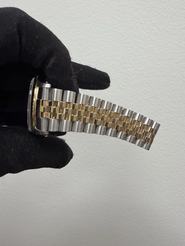 Rolex Datejust Champagne Stick Dial on D Link Jubilee Ref. 16233 Papers 1992 view 4