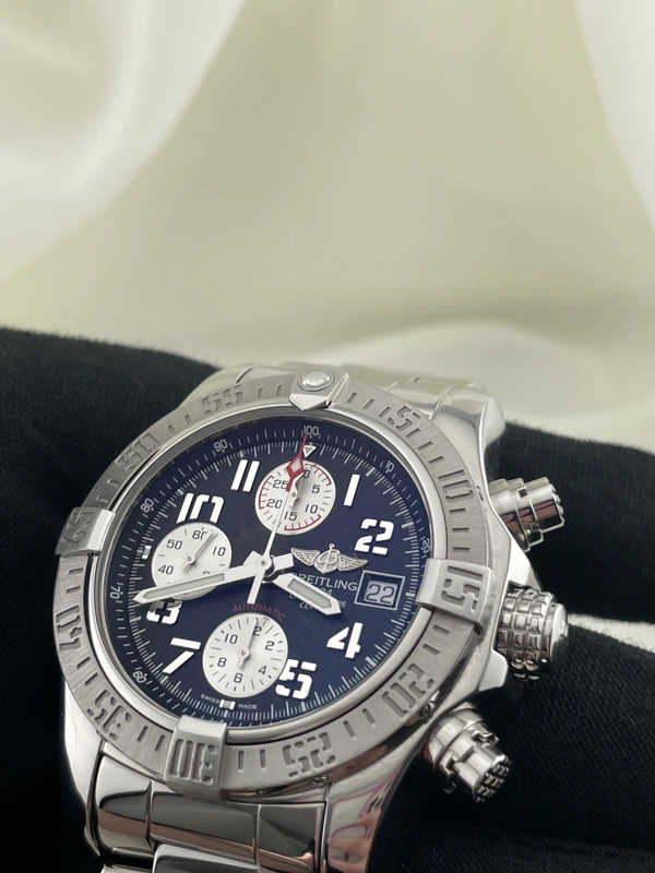 Breitling Avenger II Ref. A1338111 Complete 2015 view 3