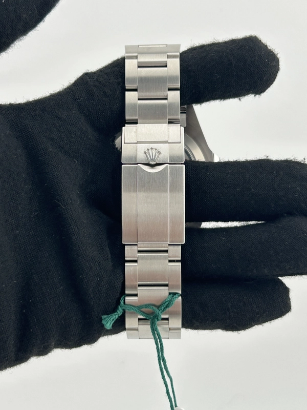 Rolex Explorer II White Dial on Oyster Bracelet Ref. 226570 Card 2024 view 4