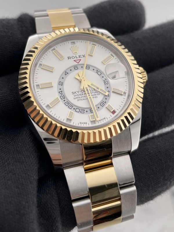 Rolex SkyDweller White Dial on Oyster Ref. 326933 Card 2021 view 3