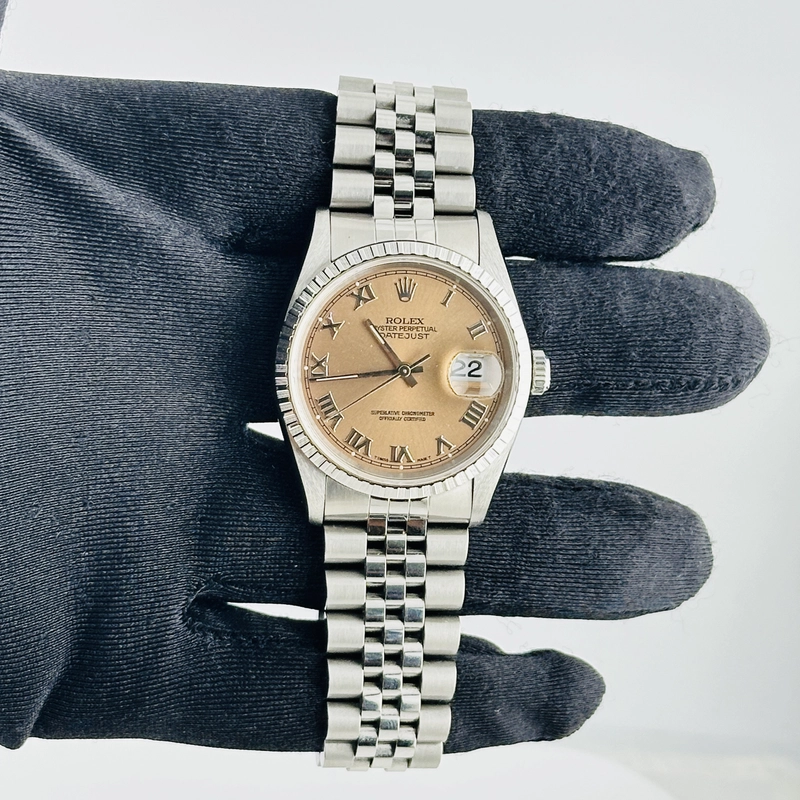 Rolex Datejust Salmon Roman Dial on Jubilee Ref. 16220 1995 view 2