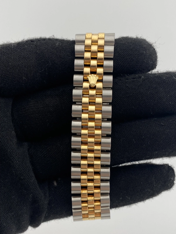 Rolex Datejust 36 Ivory Roman Dial on Jubilee Ref. 116233 view 4