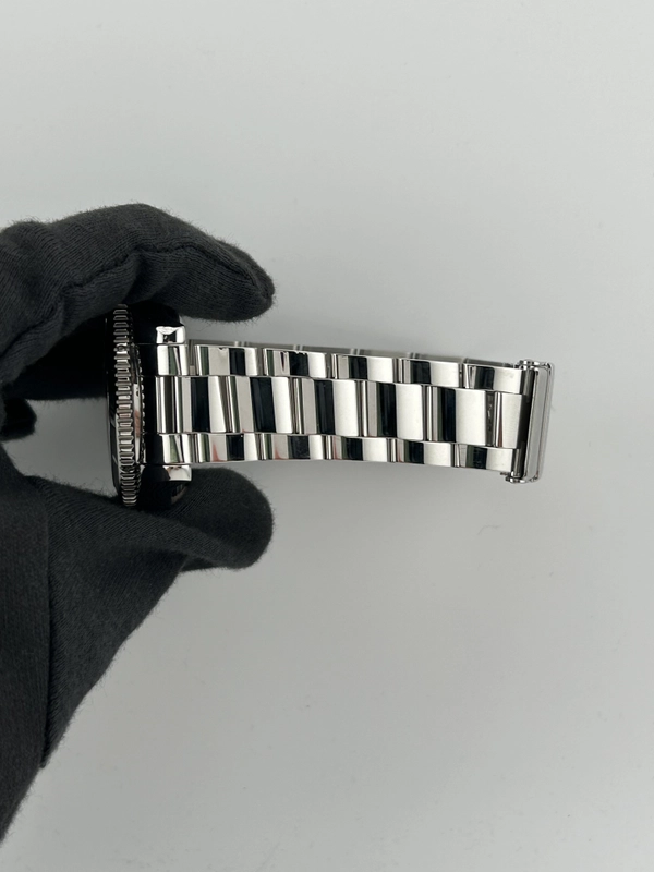 Breitling Superocean Abyss Black Orange Dial on Stainless Steel Ref. A17364 view 5