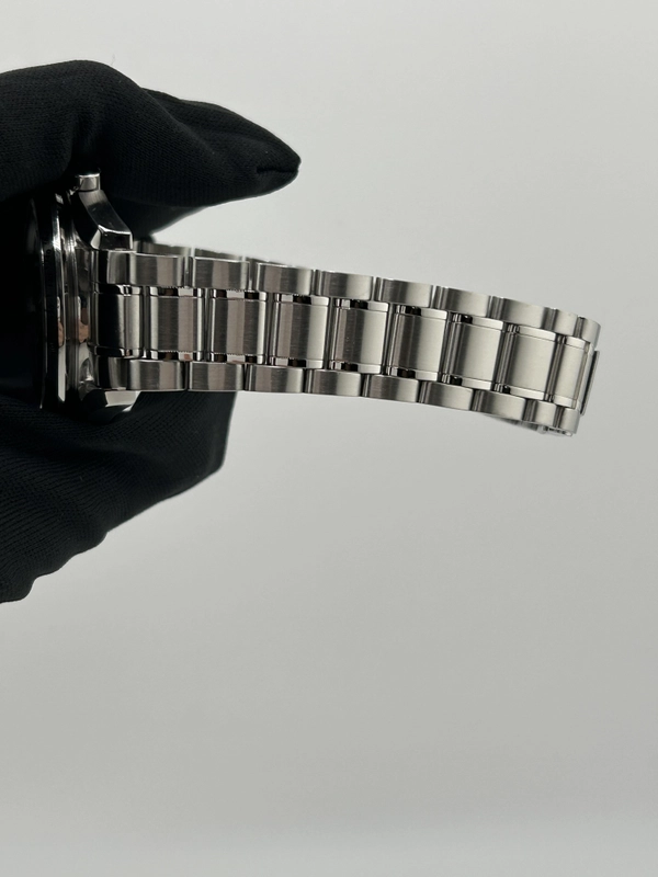 Omega Speedmaster Racing Black Dial on Stainless Steel Bracelet Ref. 3519.50.00 Card view 5