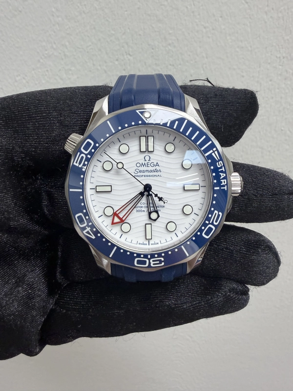 Omega Seamaster Diver 300M White Dial on Rubber Strap Ref. 210.32.42.20.04.002 Card view 2