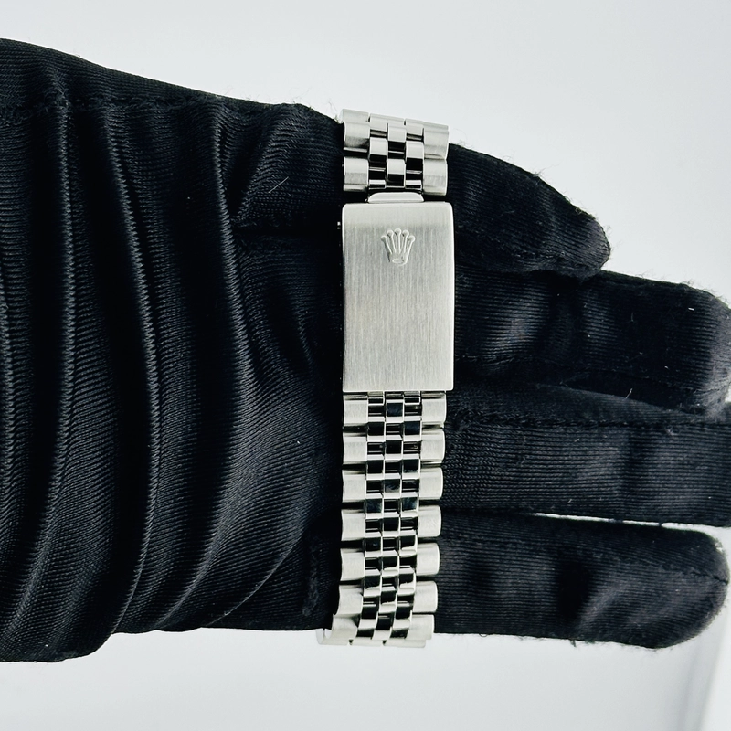 Rolex Datejust Silver Stick Dial on Jubilee Ref. 16220 1991 view 3