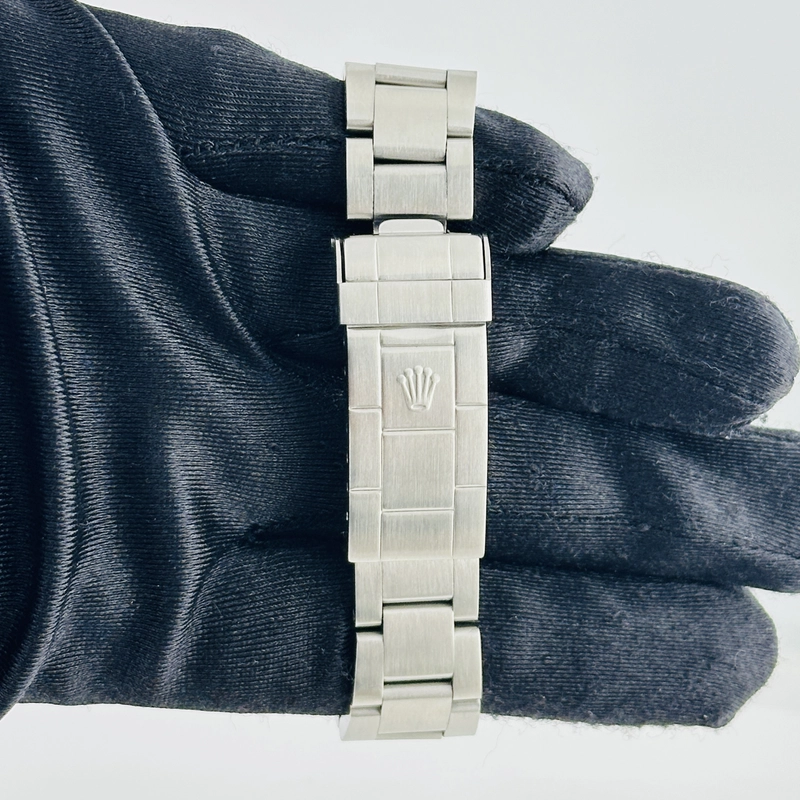 Rolex Sea-Dweller Black Dial on Oyster Bracelet Ref. 16600 2000 view 4