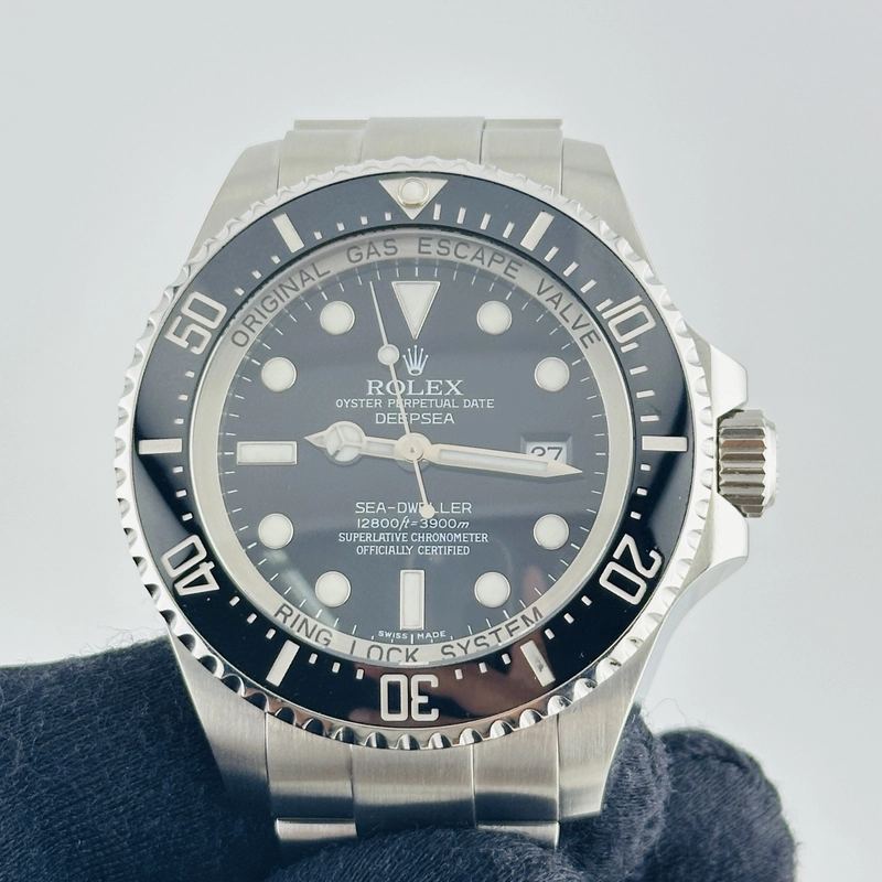 Rolex Sea-Dweller Deepsea Black Dial on Oyster Bracelet Ref. 116660 Card 2009 view 3