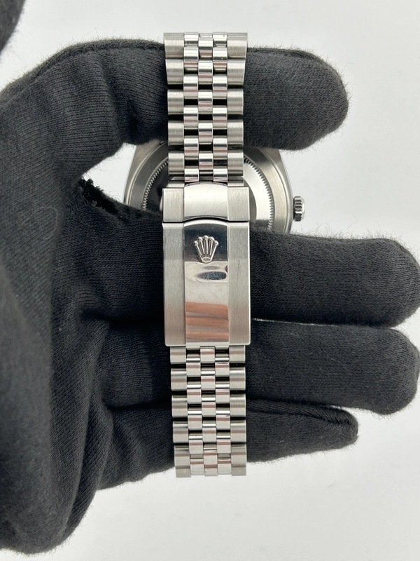 Rolex Datejust 41 Blue Roman Numerals Dial on Jubilee D Link Bracelet Ref. 126334 Card 2024 view 4