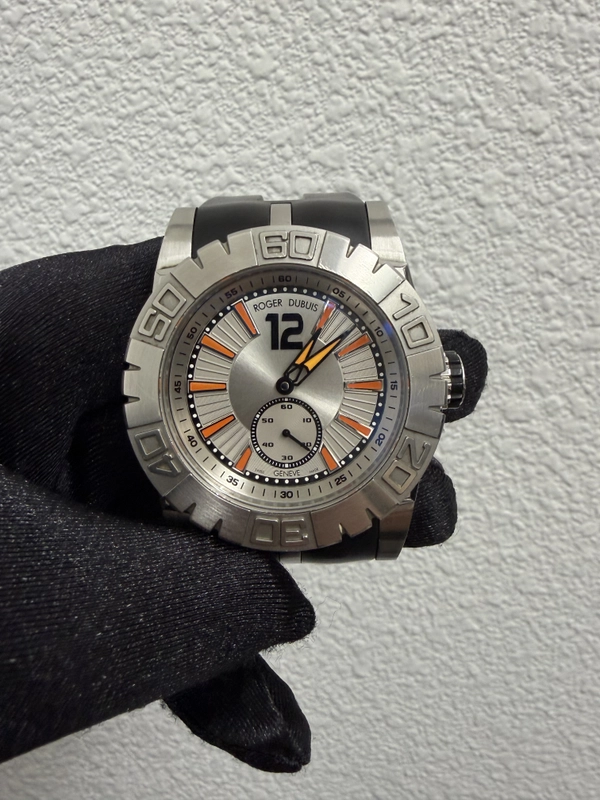Roger Dubuis Easy Diver Silver Dial on Rubber Ref. RDDBSE0256 view 2