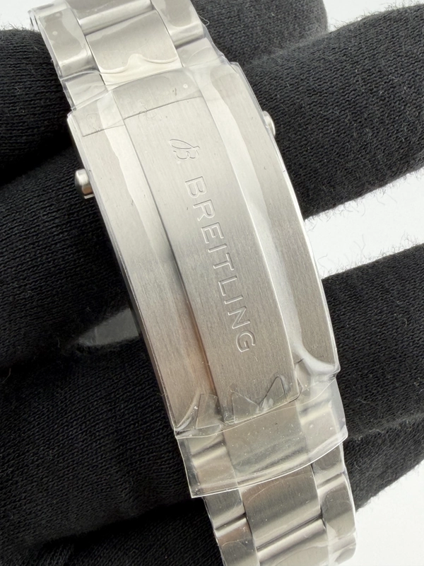 Breitling Avenger Automatic Green Dial on Stainless Steel Bracelet Ref. A17328101L1A1 Card 2026 view 5
