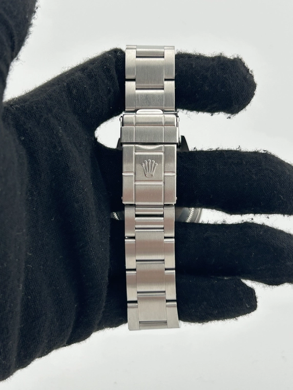 Rolex Explorer I Black Dial on Oyster Steel Bracelet Ref. 114270 Card 2008 view 4