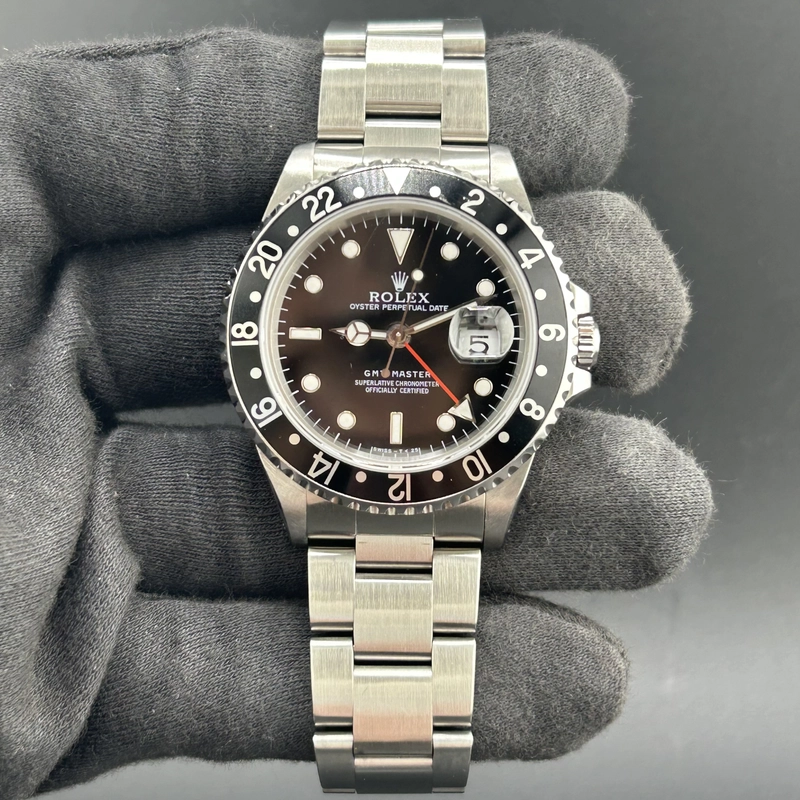 Rolex GMT-Master Black Dial on Oyster Ref. 16700 Papers 2000 view 2