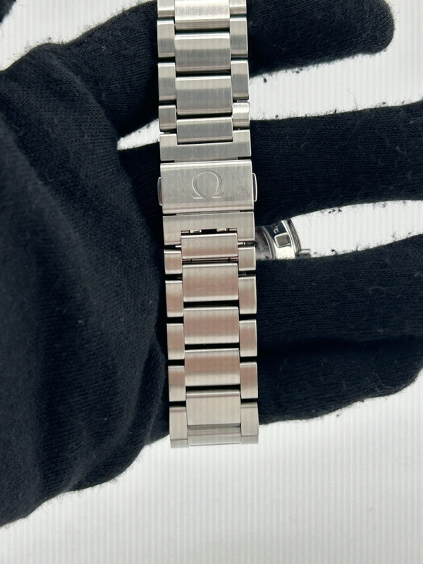 Omega Seamaster Aqua Terra 150m White Dial on Stainless Steel Bracelet Ref. 231.10.42.21.02.001 Card 2008 view 4