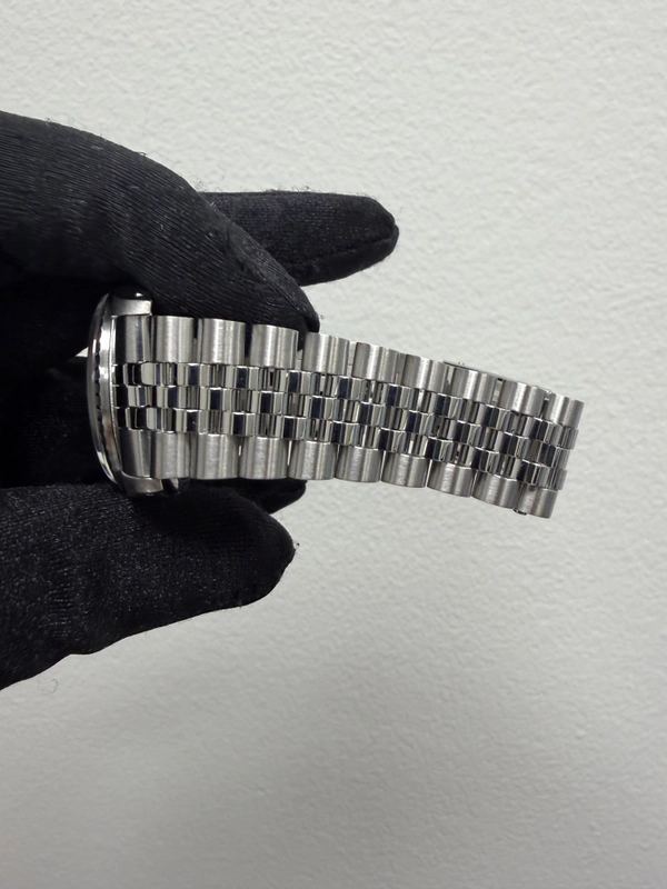 Rolex Datejust Silver Stick Dial on D Link Jubilee Ref. 16220 1989 view 4
