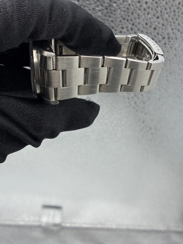 Rolex Air-King Silver Stick Dial on Oyster Ref. 14010 view 4