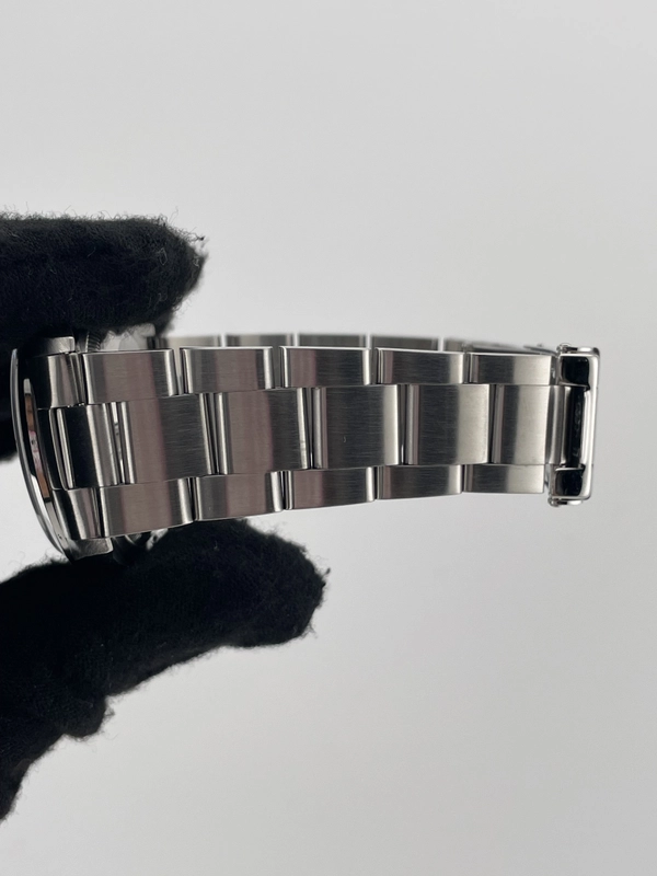 Rolex Explorer Black Dial on Oyster Steel Bracelet Ref. 14270 view 5