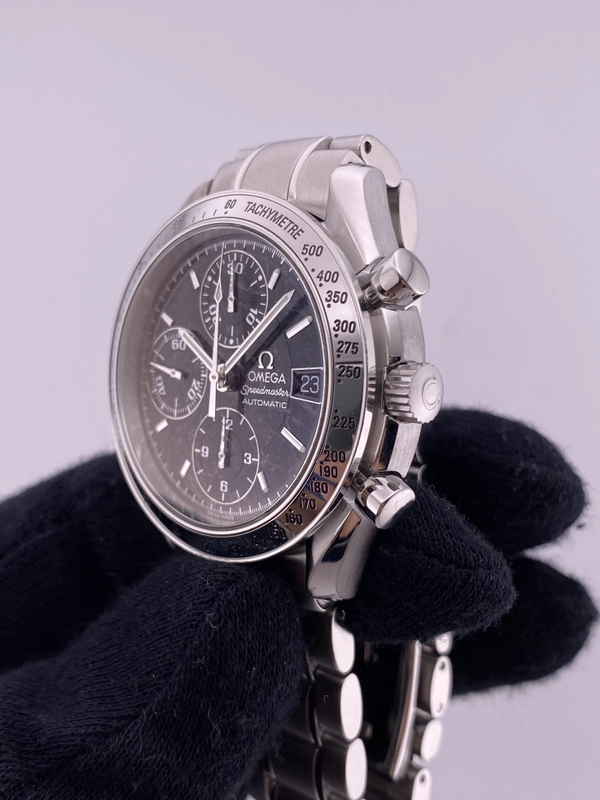 Omega Speedmaster Black Dial on Stainless Steel Bracelet Ref. 3513.5 view 3