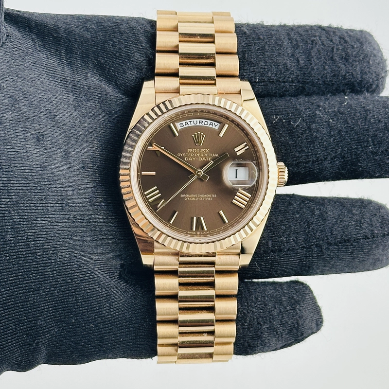 Rolex Day-Date 40 Chocolate Bevelled Roman Dial on President Ref. 228235 Complete 2024 view 2