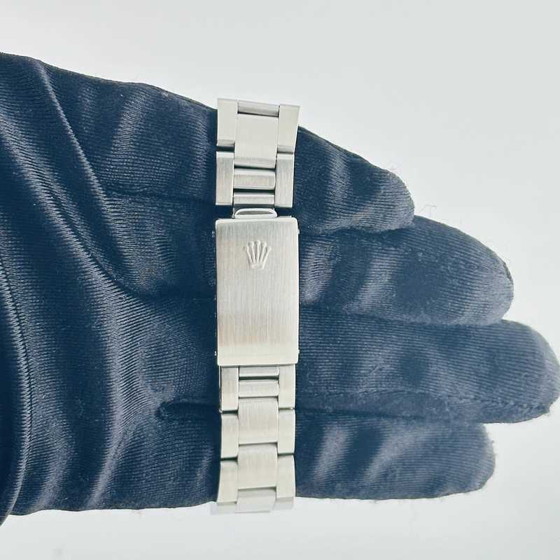 Rolex Oyster Perpetual Date Silver Stick Dial on Oyster Bracelet Ref. 15210 1991 view 4