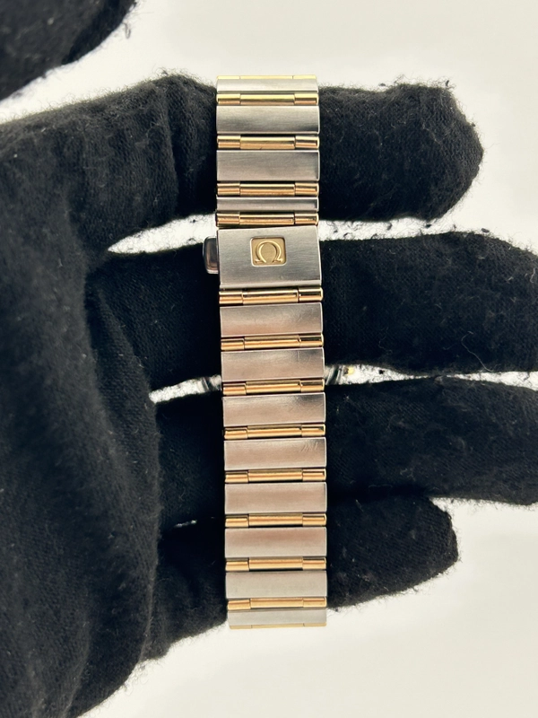 Omega Constellation White Mop Dial on 2 Tone Bracelet Ref. 1272.70 view 4