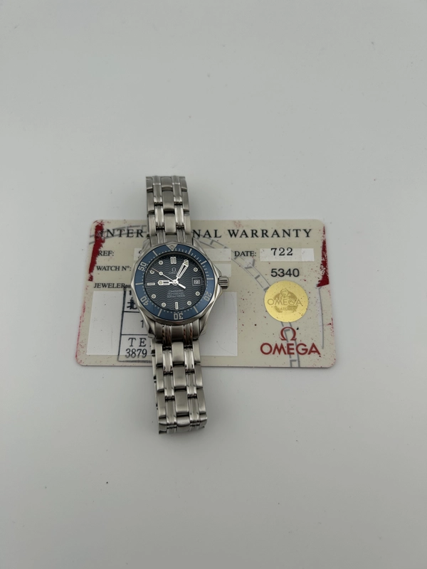 Omega Seamaster Blue Wave Motif Dial on Stainless Steel Bracelet Ref. 2583.80.00 Card 2013 view 7