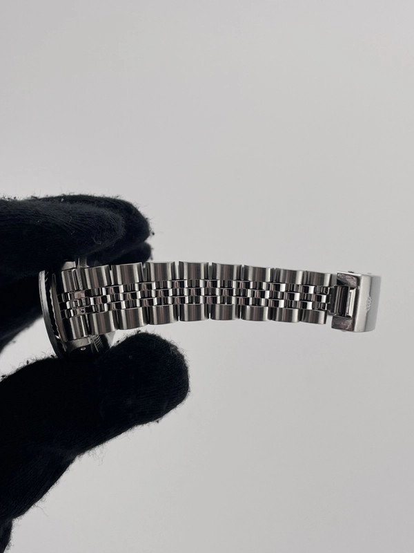 Rolex Datejust Lady Blue Dial on Jubilee D Link Bracelet Ref. 6917 1981 view 4
