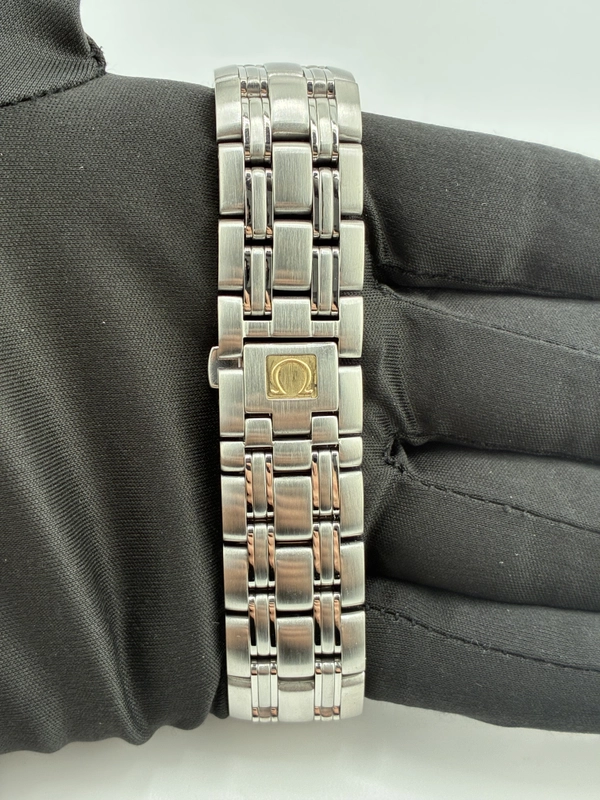 Omega Seamaster 120 M Silver Dial on Stainless Steel Bracelet Ref. 2511.21 view 4