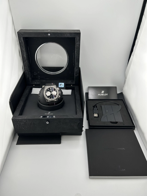 Hublot Classic Fusion Black Dial on Rubber Fold Clasp Ref. 521.NX.1472.VR.TRA14 Complete 2014 view 7