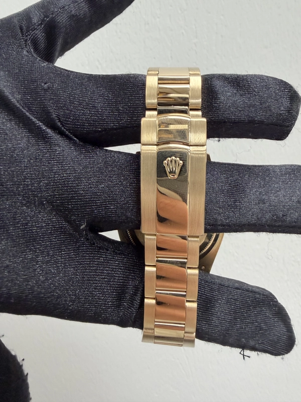 Rolex Sky Dweller Champagne Sunray Arabic Dial on Oyster Bracelet Ref. 326938 Card 2018 view 3